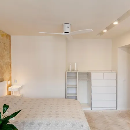 Uni Apartment *